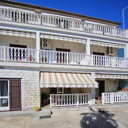 Jadera Πανσιόν Ζαντάρ