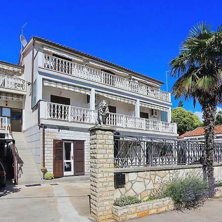 Πανσιόν Jadera 3*
